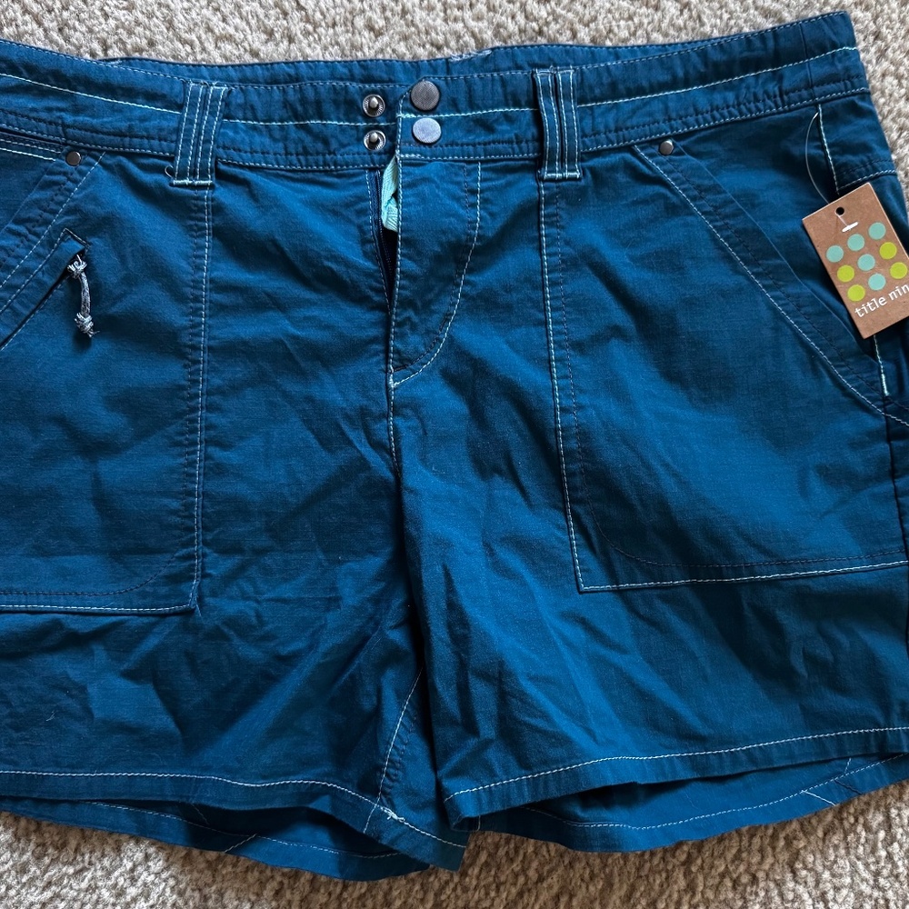 Title Nine Big B Women’s size 12 shorts Blue NWT